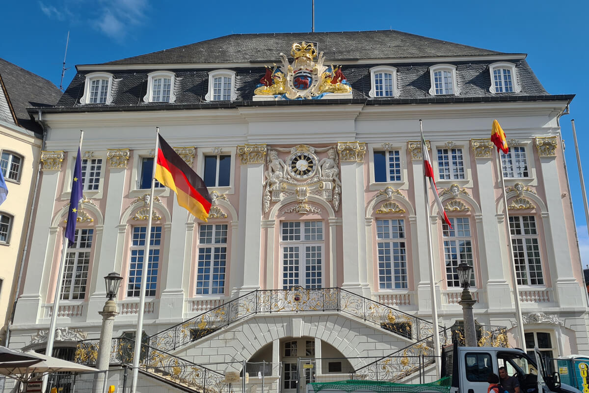 Bonner Rathaus mit Rokoko Fassade