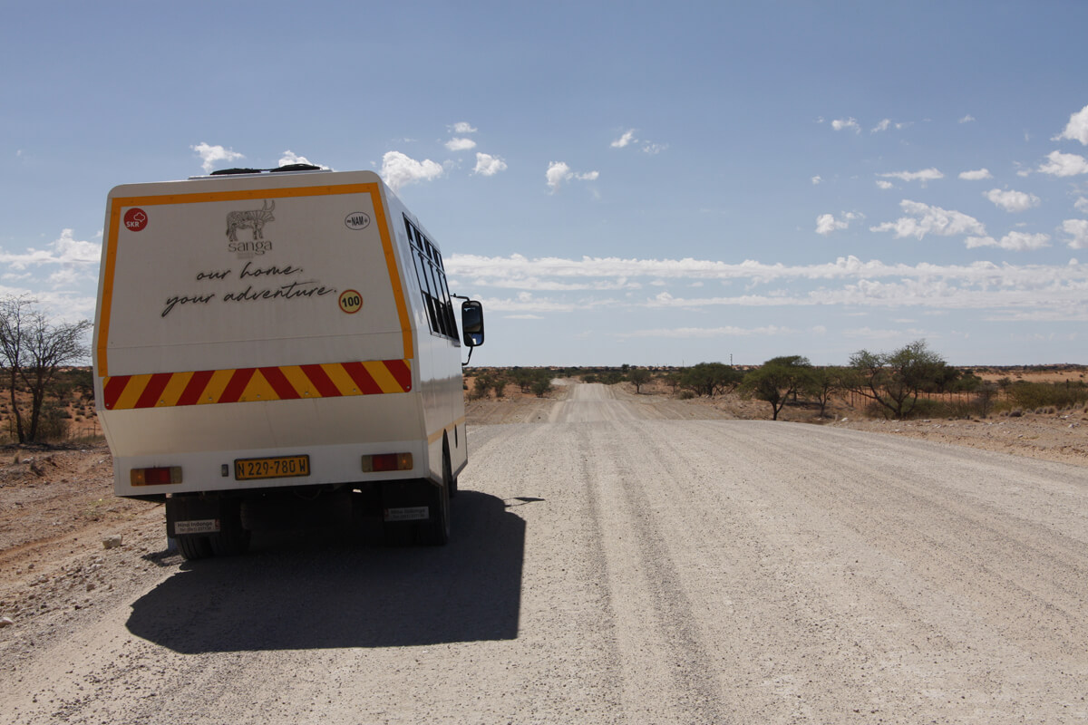 Reisebus für Schotterpisten in Namibia