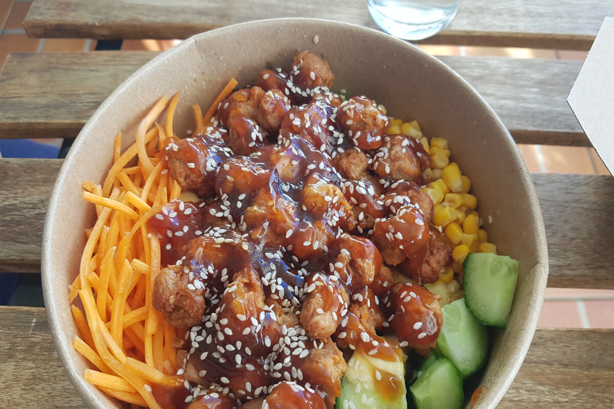 vegane Tofu Teryaki Bowl von Veamo