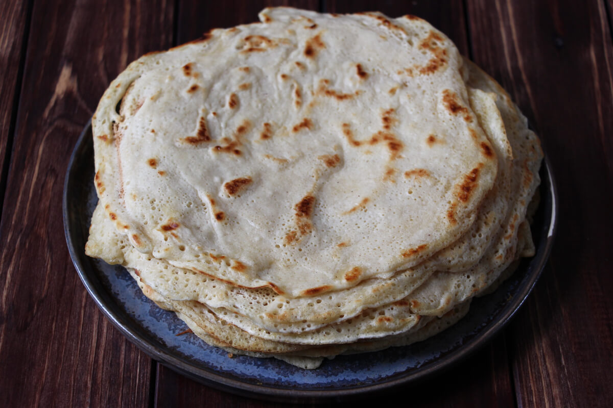 ein Stapel vegane Crêpes