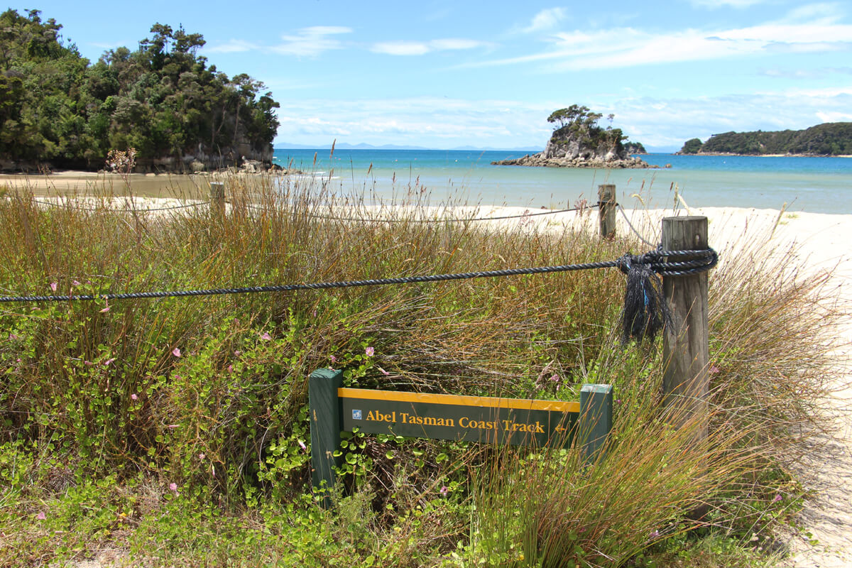 Der Abel Tasman Coast Track ist gut ausgeschildert.
