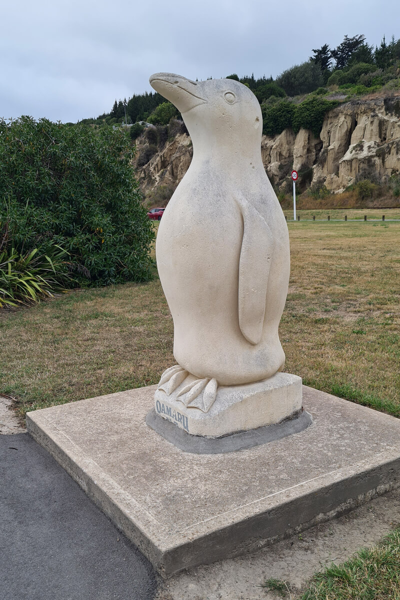 Pinguin Statue in Oamaru, stellvertretend für die kleinen Pinguine