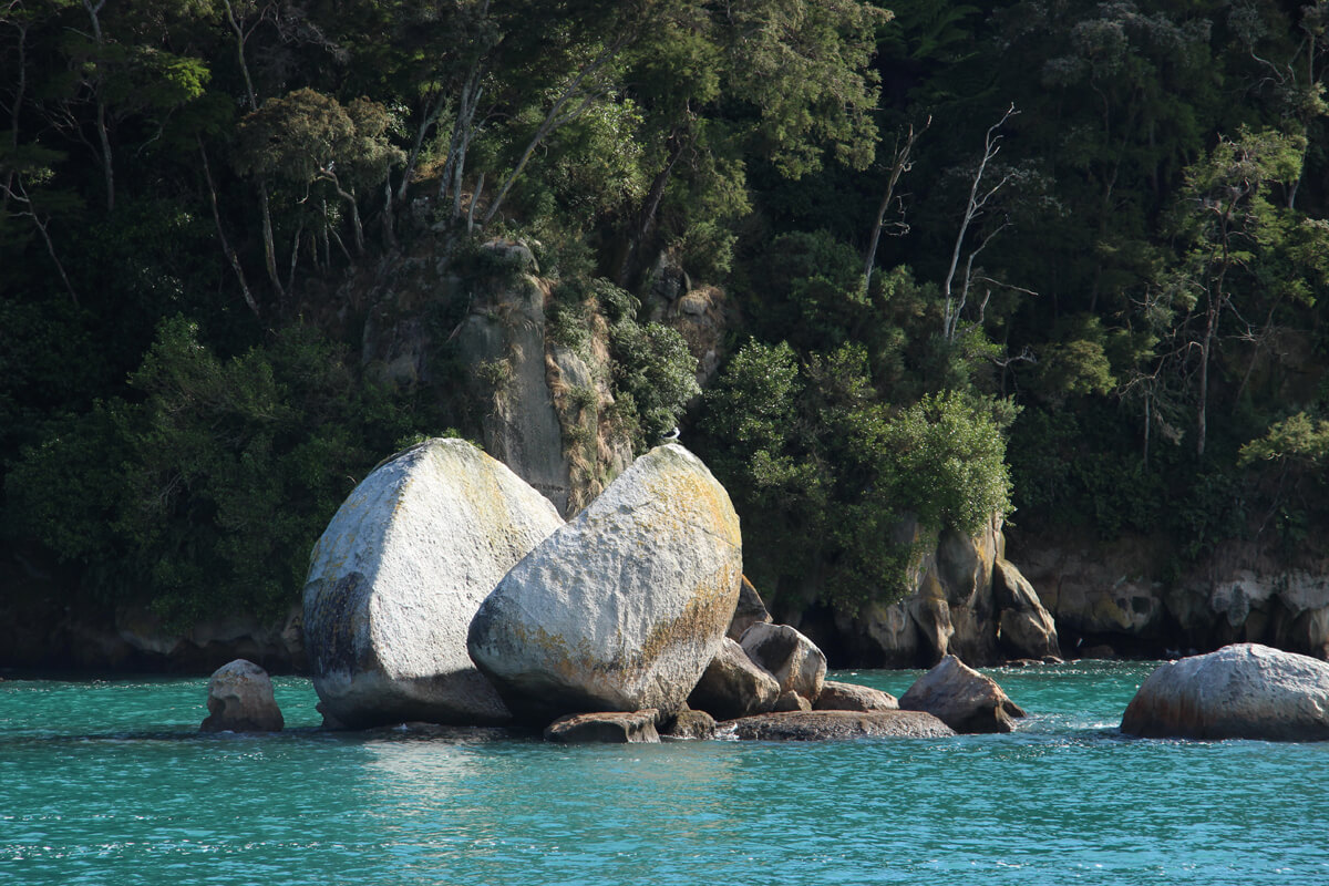 Split Apple Rock, der rund Fels ist genau in der Mitte zerteilt