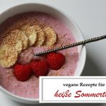 10+ vegane Rezepte für heiße Sommertage vegane Rezepte für heiße Sommertage, Titelbild mit Smoothiebowl, Palmenlöffel und Schriftzug