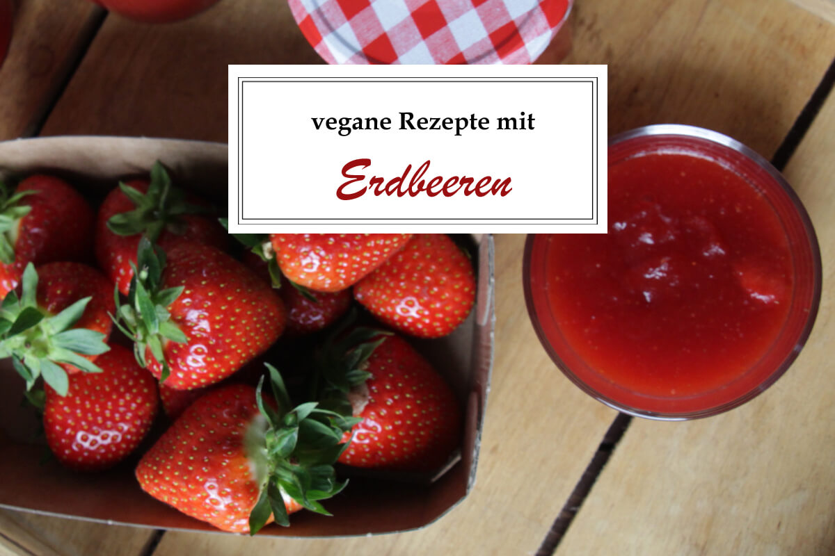 vegane Rezepte mit Erdbeeren, Titelbild mit Schriftzug und frischen Erdbeeren
