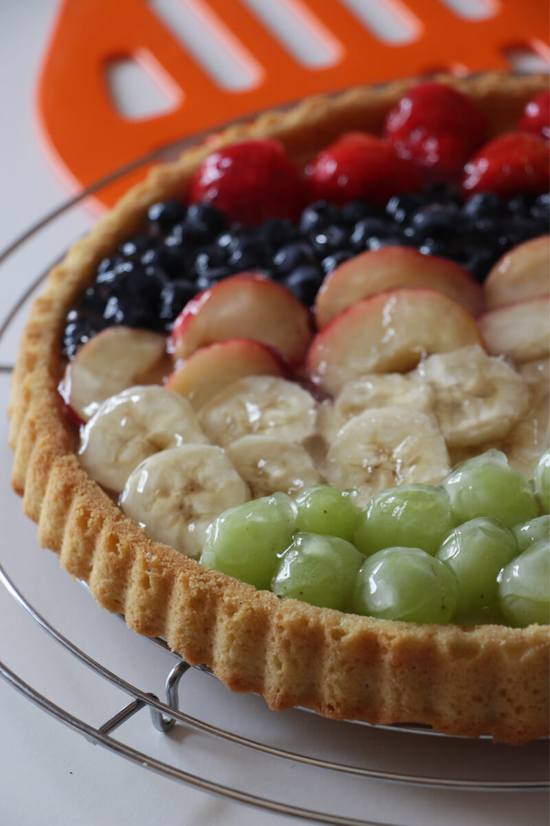veganer Obstboden mit buntem Obst