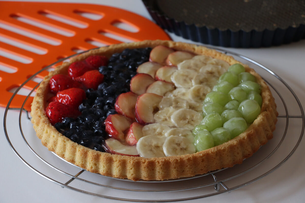 veganer Obstboden mit buntem Obst