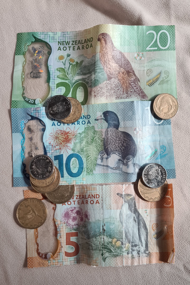 Neuseeland Dollar verschiedene Scheine und Münzen