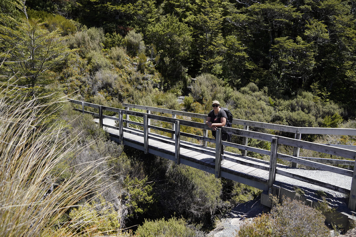 Wanderung mit Kappe als Sonnenschutz