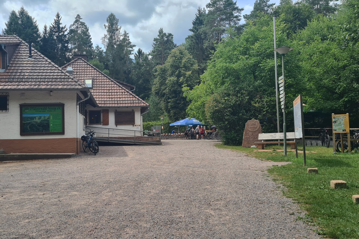 Die PWV Hütte im Dahner Felsenland
