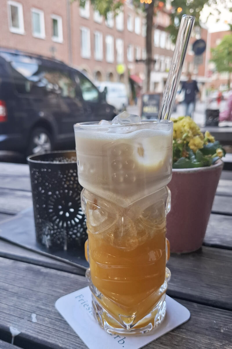 Alkoholfreier veganer Cocktail in der Mokel Bar